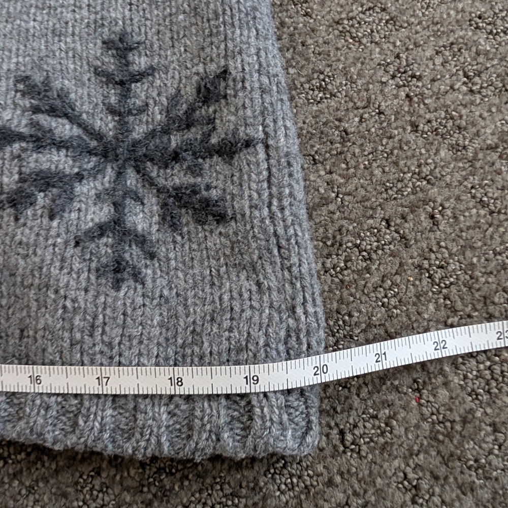 Eddie Bauer Gray Crewneck Sweater with Black Snowflakes - Picture 7 of 9
